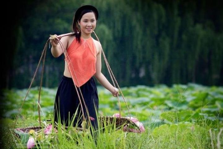 Gỗ và Video: Kết nối nghệ thuật truyền thống với công nghệ hiện đại